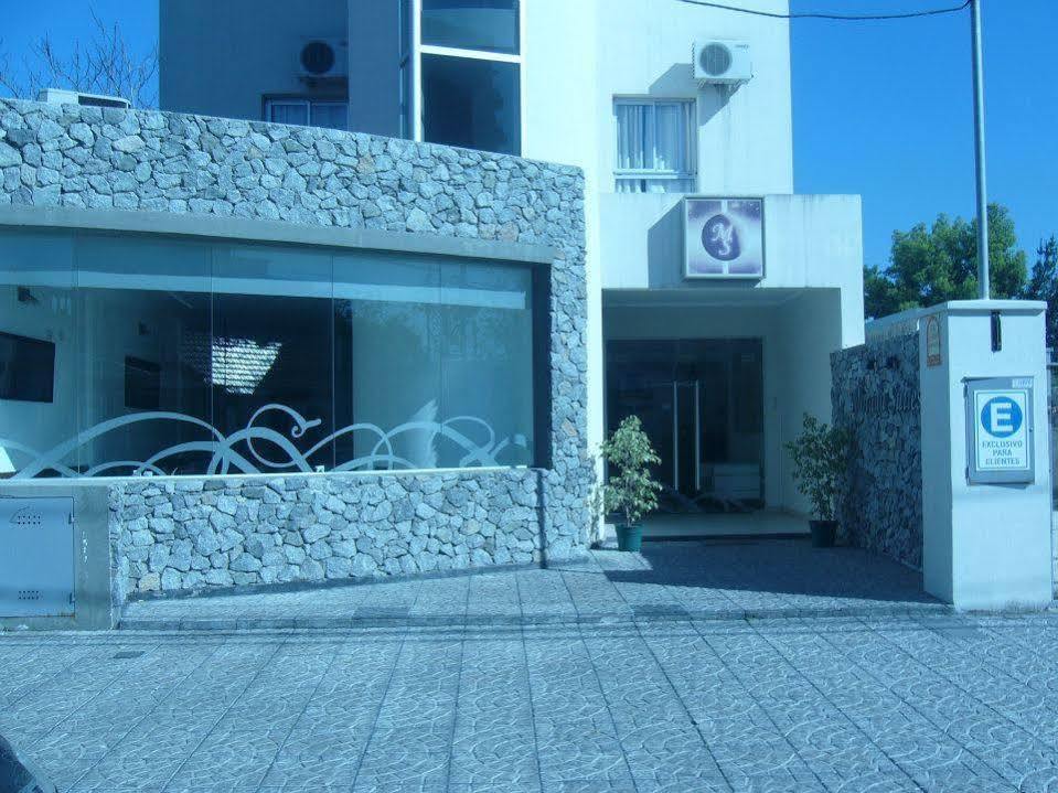 莫拉达套房酒店 坎帕纳 外观 照片